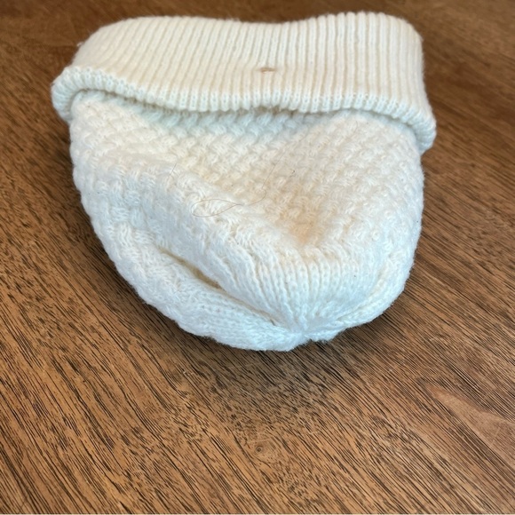 Juicy Couture White Knit Beanie Hat One Size Heart Logo Winter Cozy - Picture 9 of 13